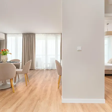 Jantaris - アパート *