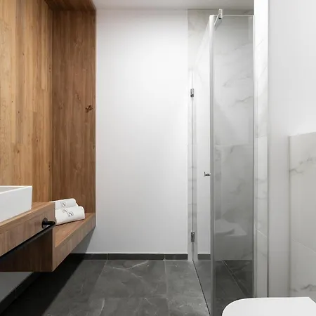 アパート Jantaris - *