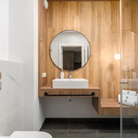 Jantaris - アパート ミエルノ