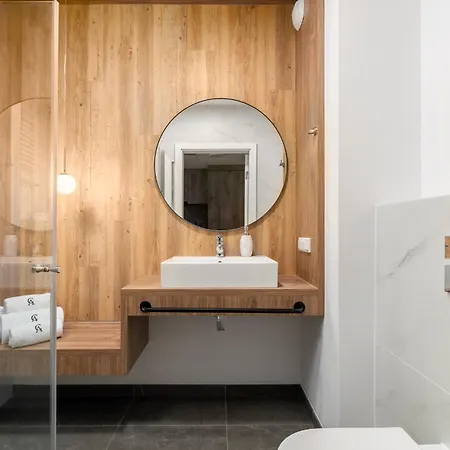 Jantaris - アパート *