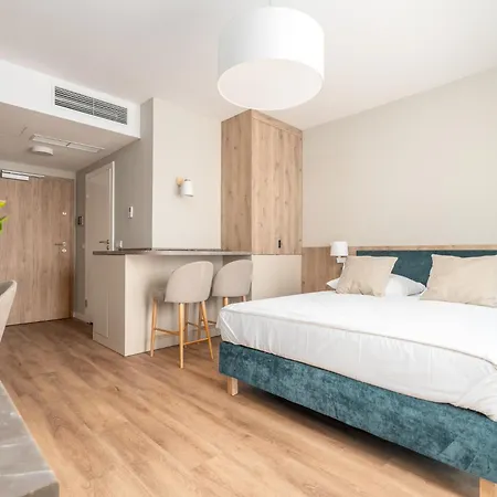 Jantaris - アパート