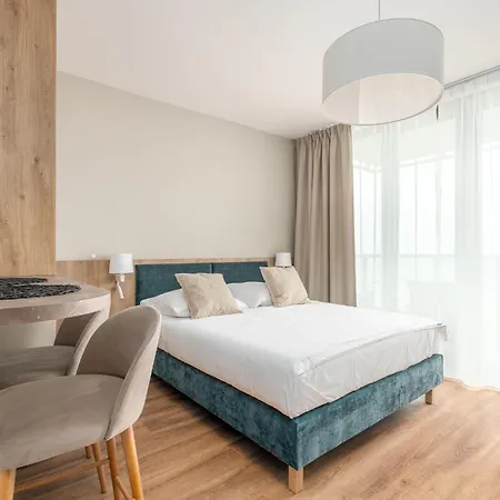 Jantaris - アパート ミエルノ